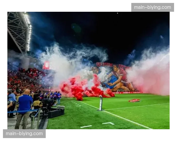 实时：洛里昂对阵克莱蒙比赛因球迷投掷烟雾弹中断15分钟