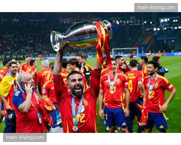 欧冠奖杯开启欧洲巡展，本周抵达华沙与青少年足球学院互动