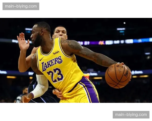 詹姆斯回应争议言论：只是不喜欢去密尔沃基和孟菲斯打球