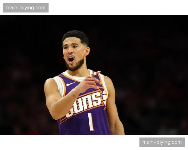 布克明显打手未吹犯规，亚历山大打进后怒吼：我不需要哨子